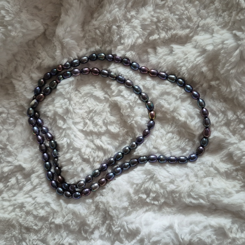 Iredescent Fresh Water Pearl Necklace 17”
